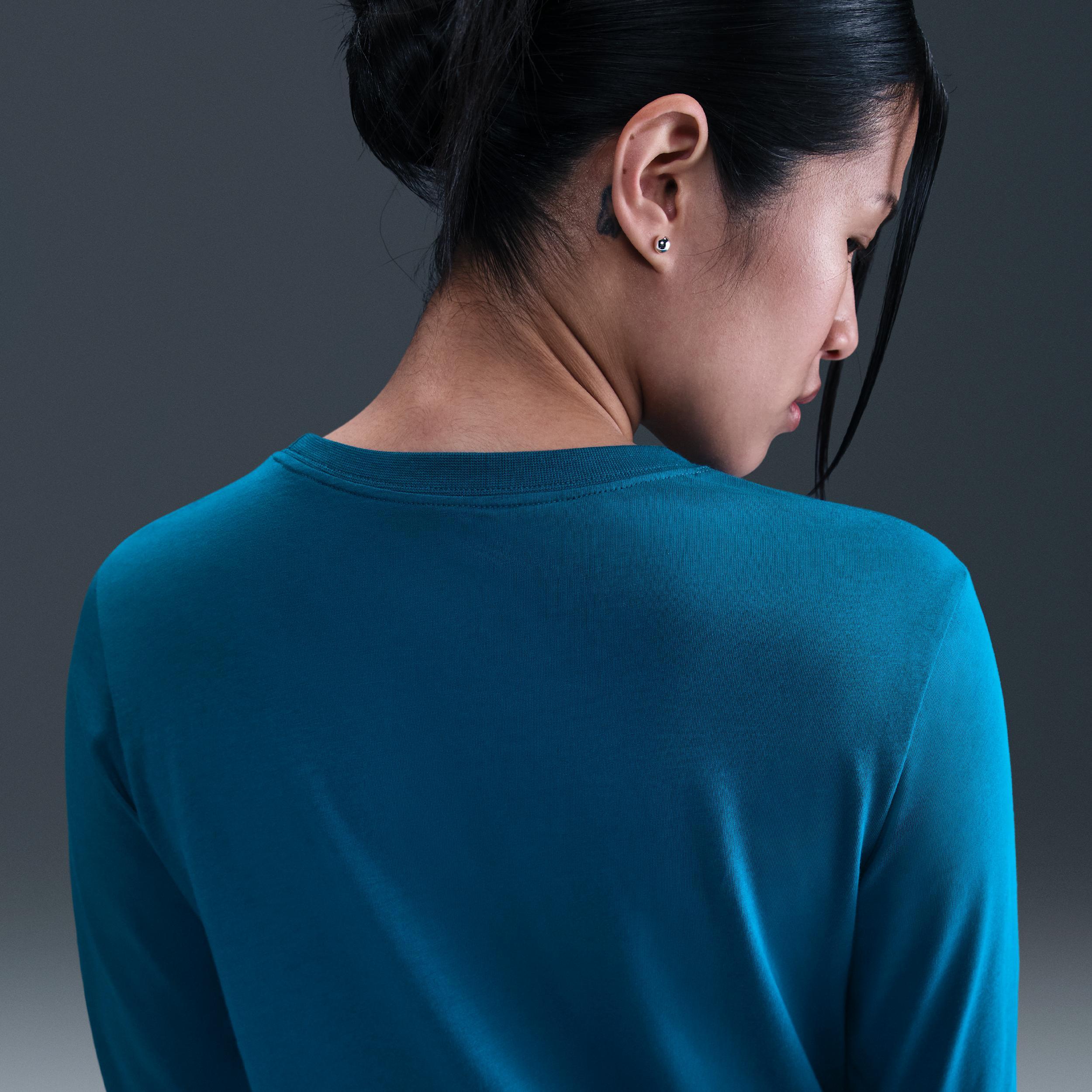 Women's Nike Sportswear Club Long-Sleeve T-Shirt Product Image