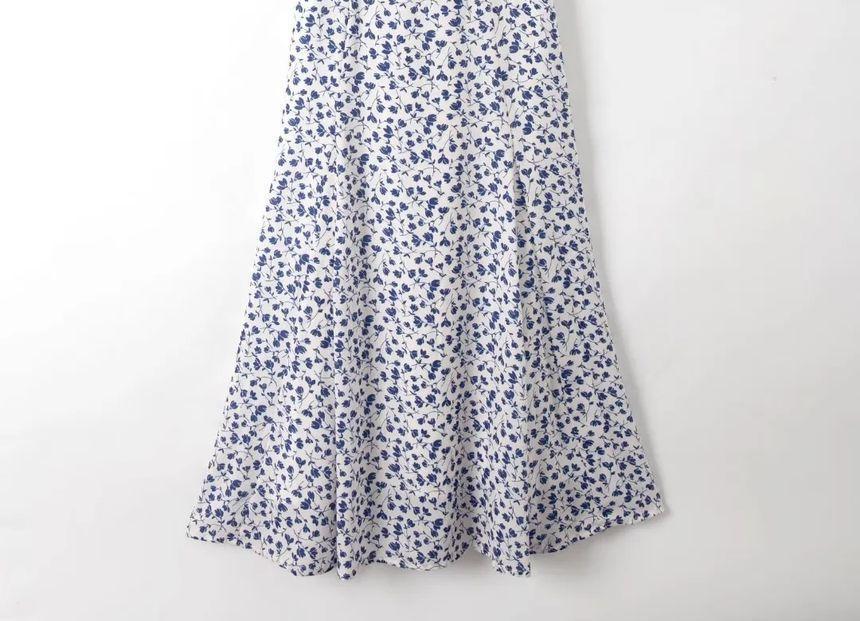Cap-Sleeve Sweetheart Neckline Floral Print Smocked Midi A-Line Dress Product Image