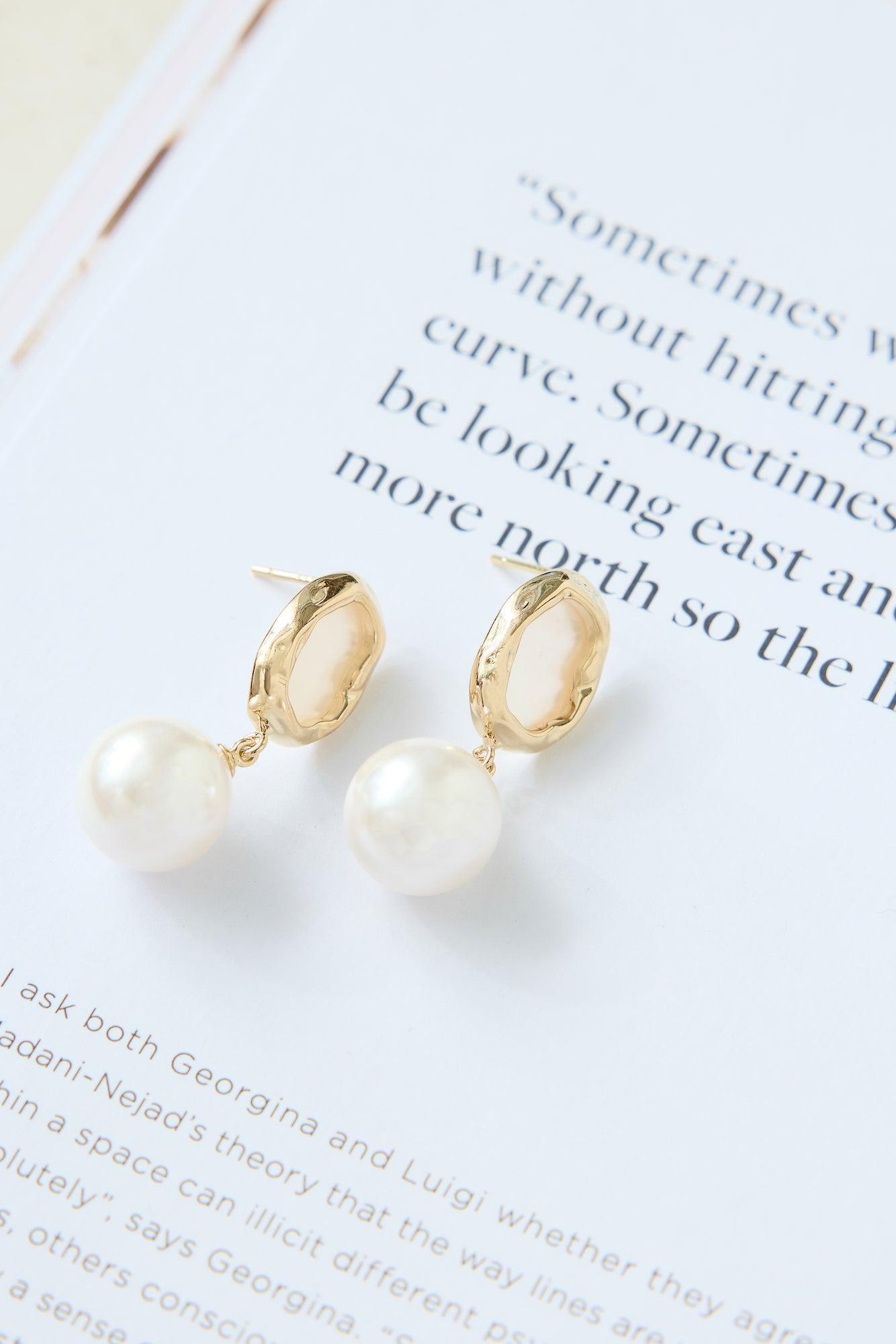 Moonbeam Earrings Gold Product Image