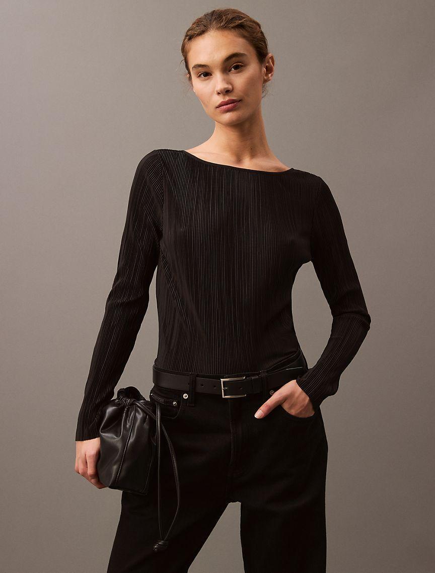 Plisse Low Back Slim T-Shirt Product Image