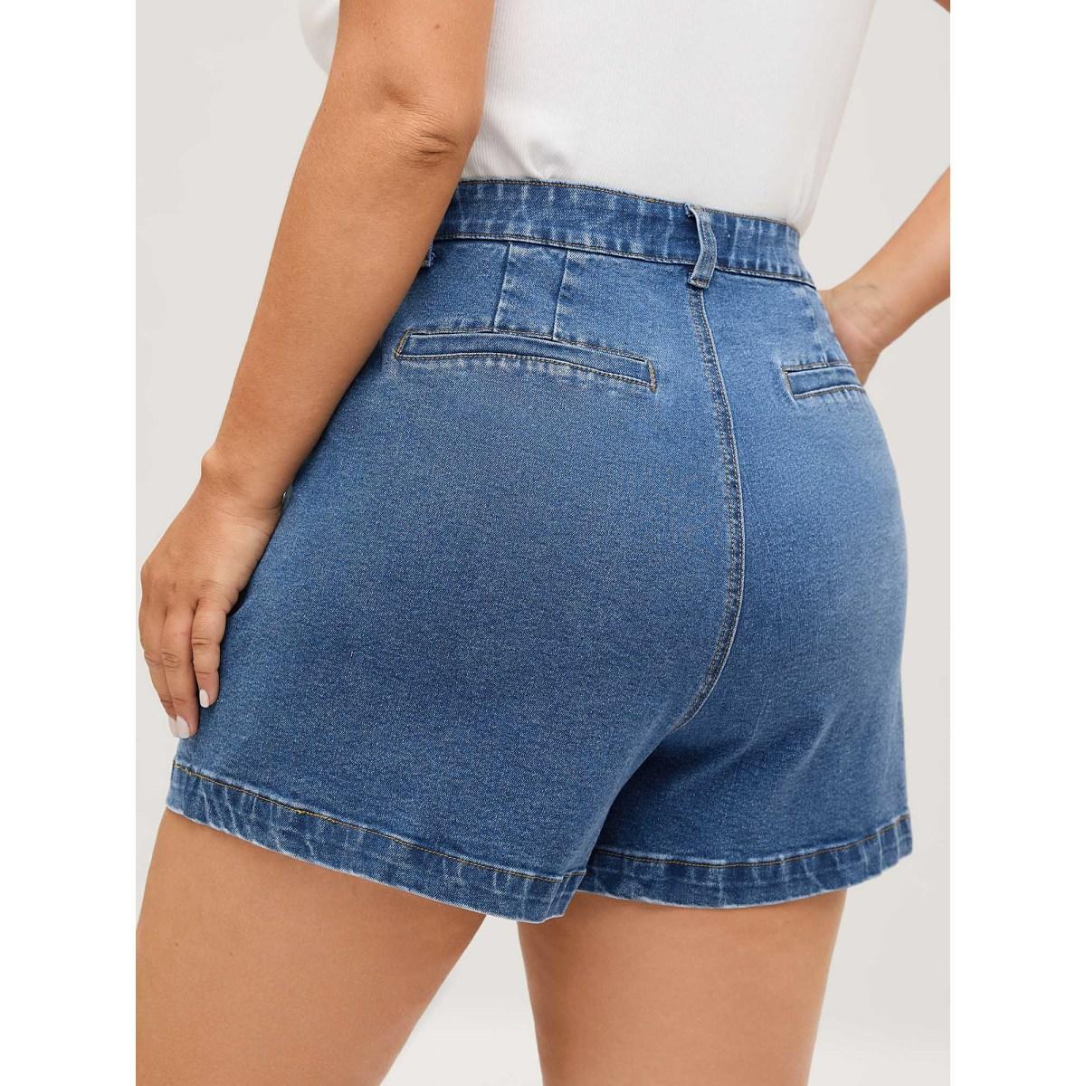 Plus Size Pull-On Stretchy Waist Denim Shorts Women Denimblue Medium stretch Everyday-Casual Slanted pocket Casual Denim Shorts BloomChic 26/4X Product Image