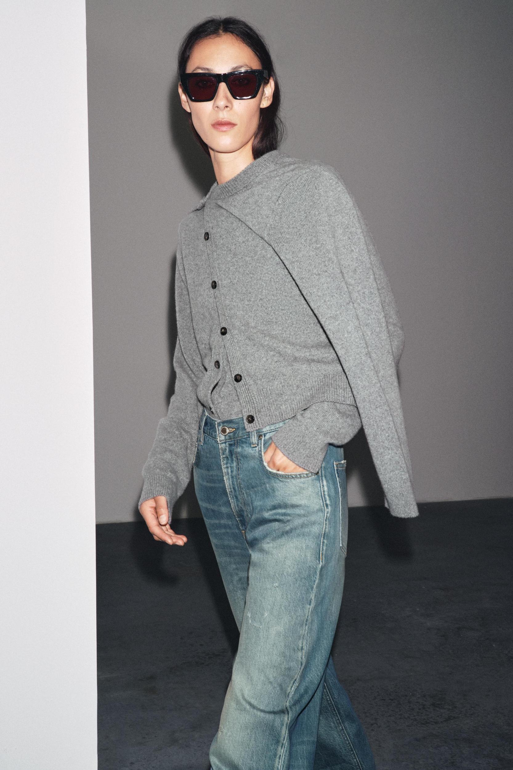 CASHMERE AND WOOL BASIC CARDIGAN Product Image
