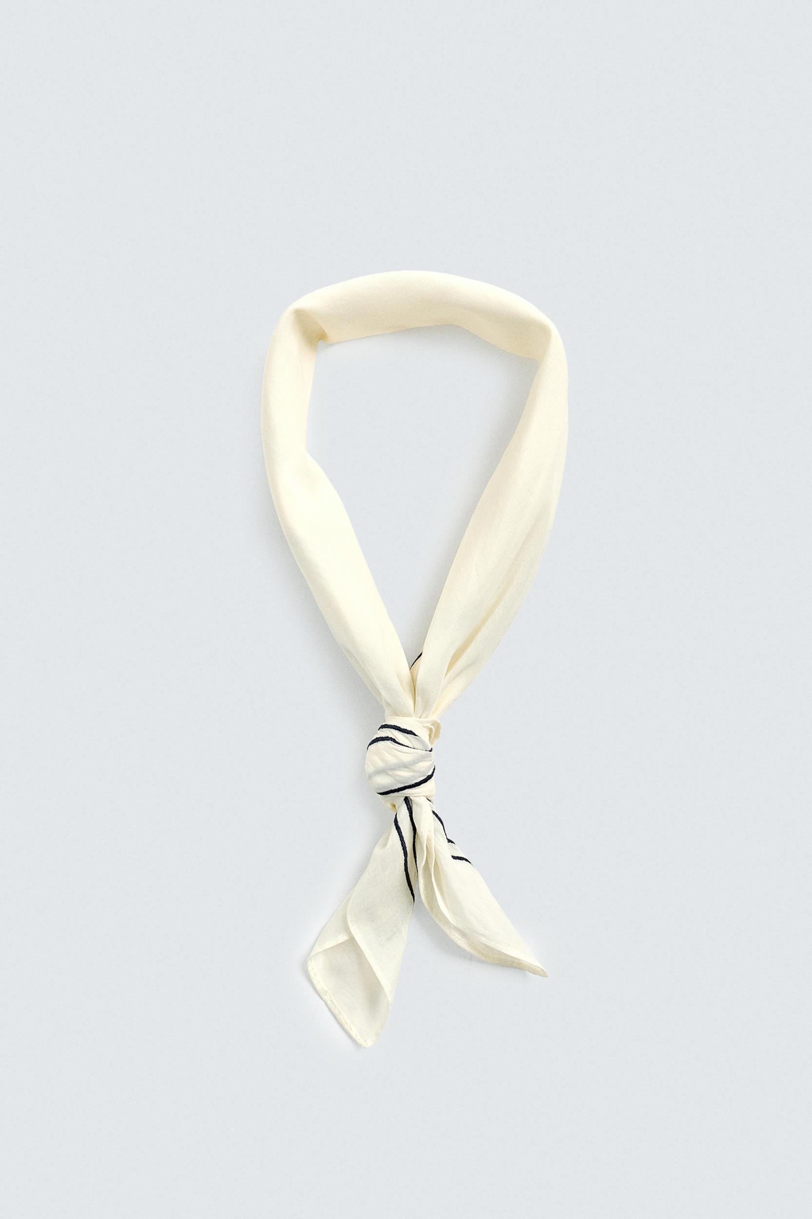 CONTRAST EMBROIDERY BANDANA Product Image