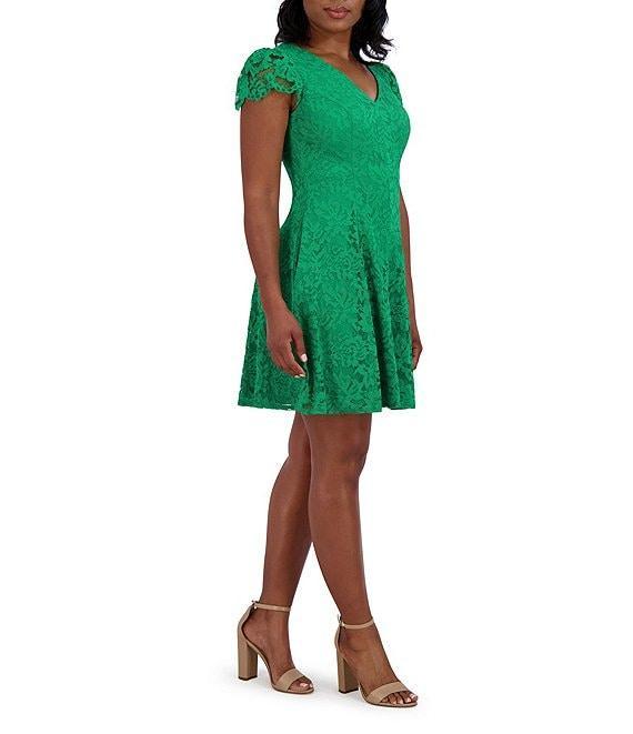 Jessica Howard Short Sleeve V-Neck Fit and Flare Lace Dress Product Image