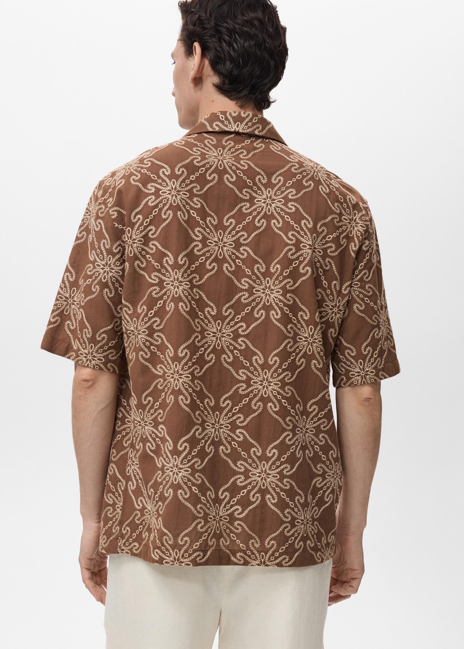 Short-sleeved embroidered shirt - Men | MANGO USA Product Image