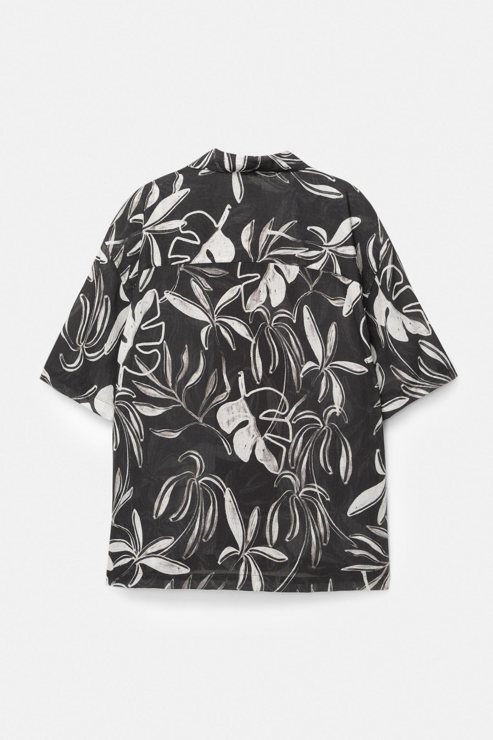 Black short sleeve shirt with leaf print Product Image