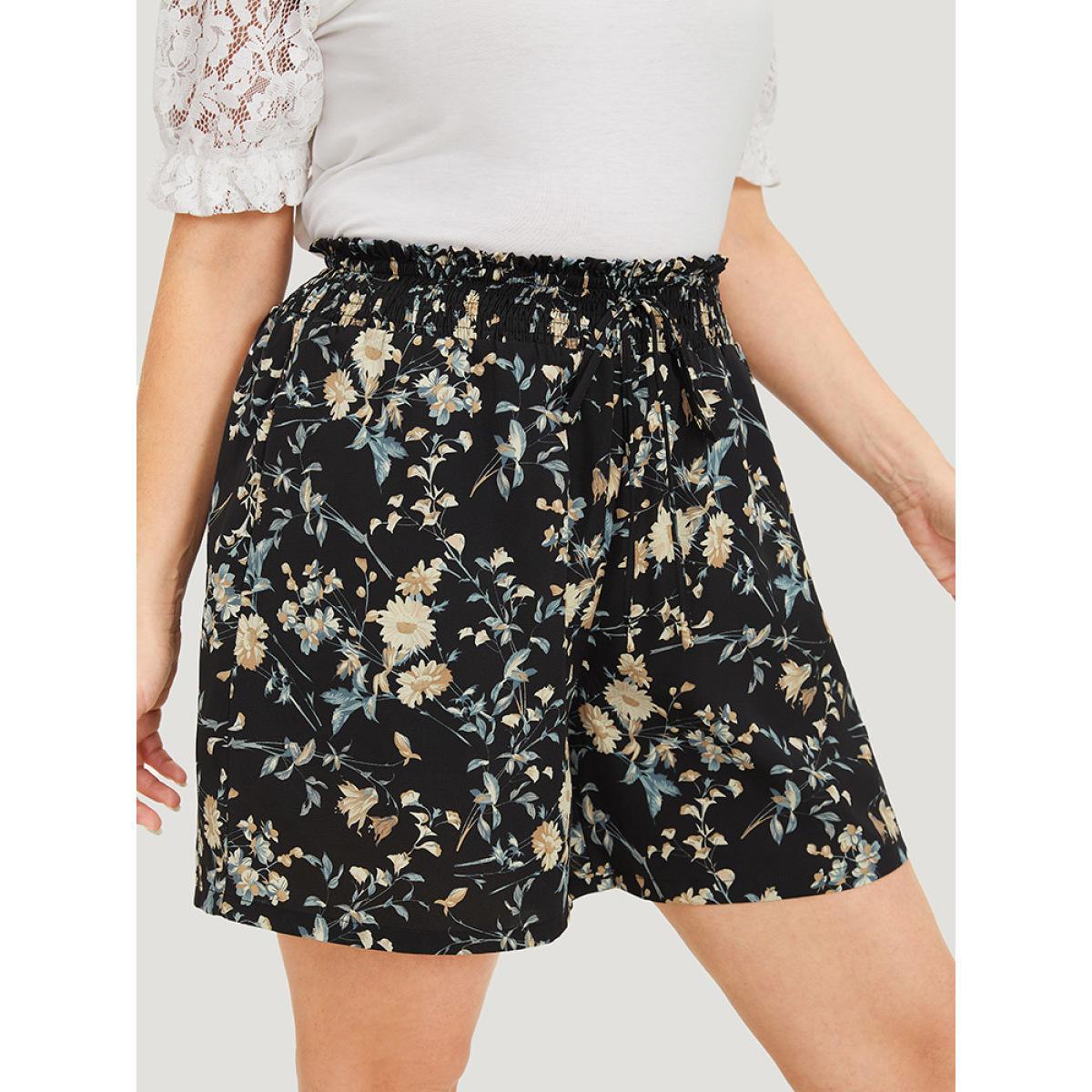 Plus Size Floral Knot Shirred Pocket Paperbag Waist Shorts Women BlackFlower Elegant Knotted Dailywear Shorts BloomChic 18-20/2X Product Image
