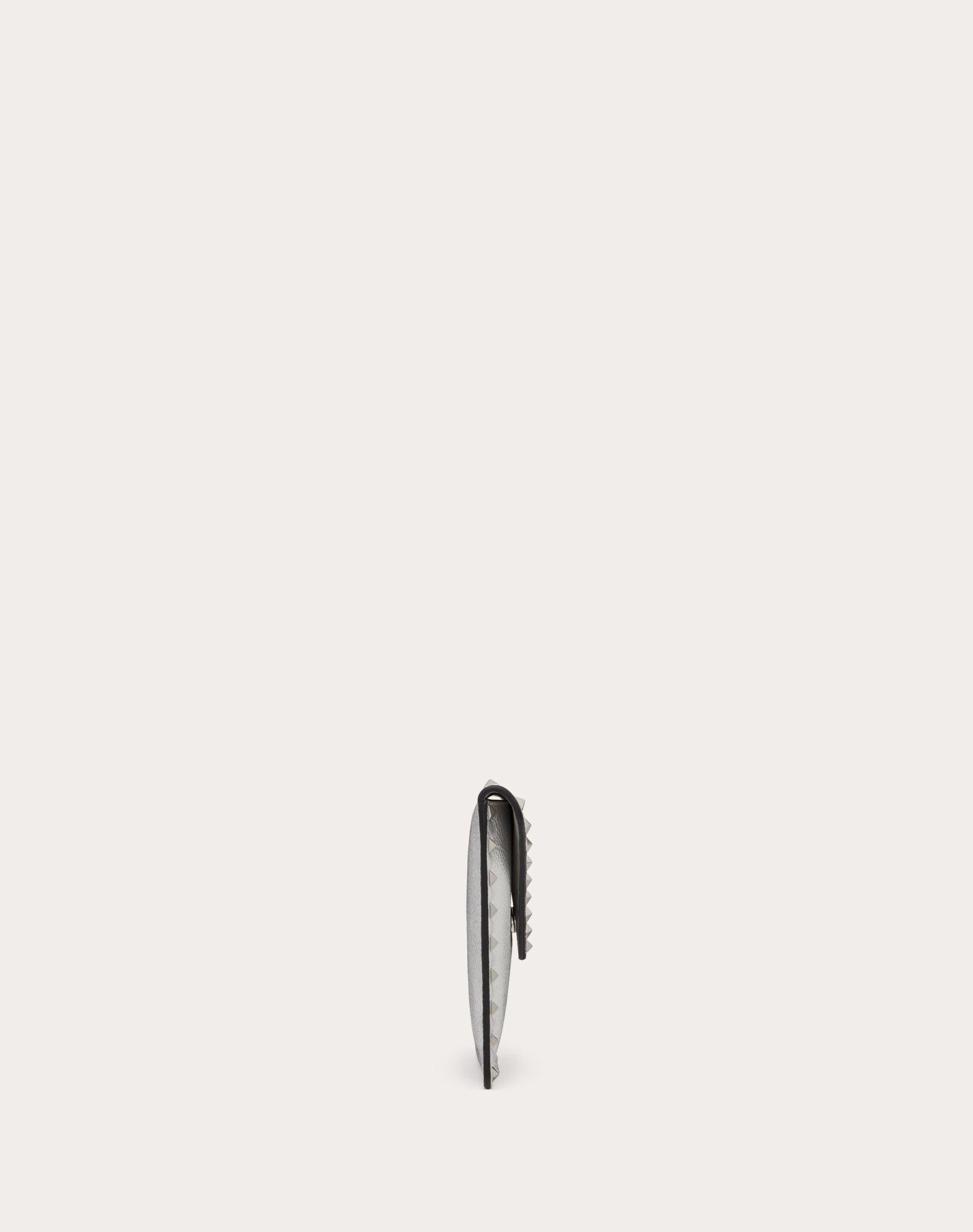 ROCKSTUD METALLIC GRAINY CALFSKIN CLUTCH BAG Product Image