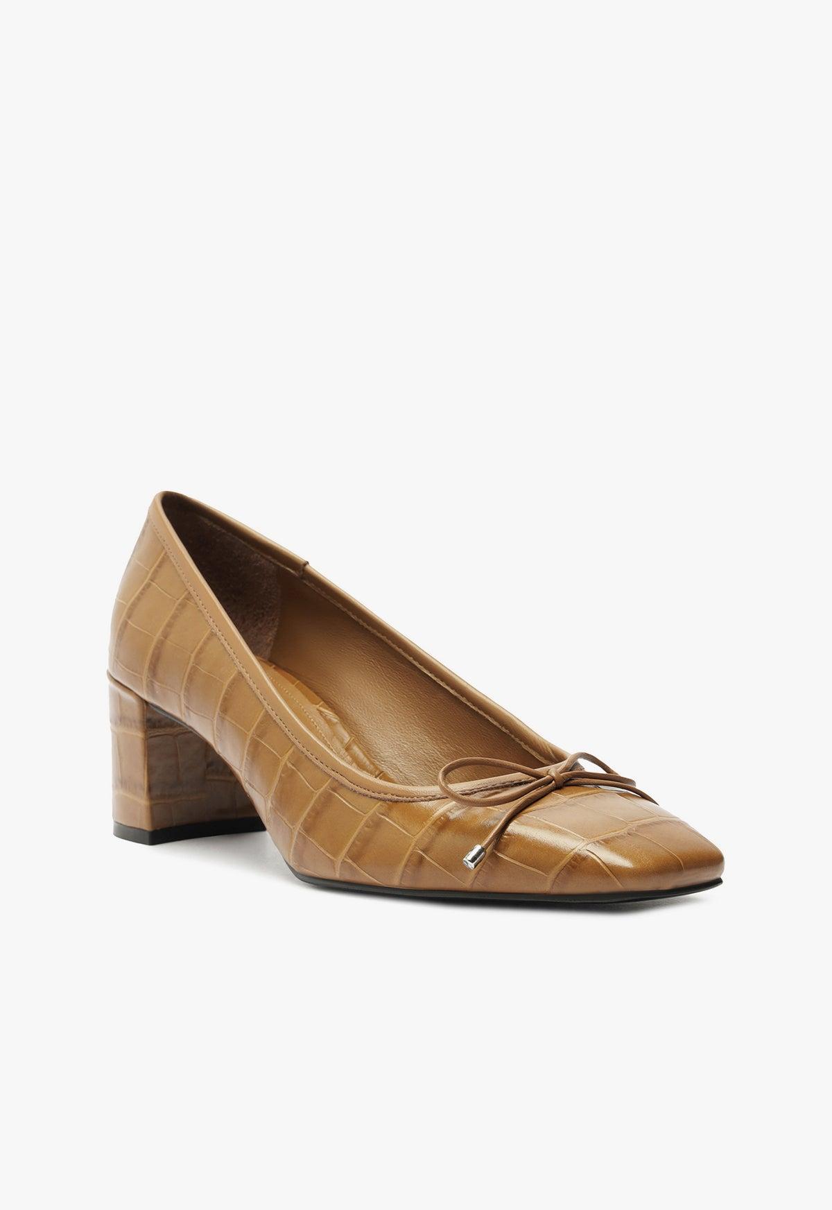 Arissa Pump Product Image