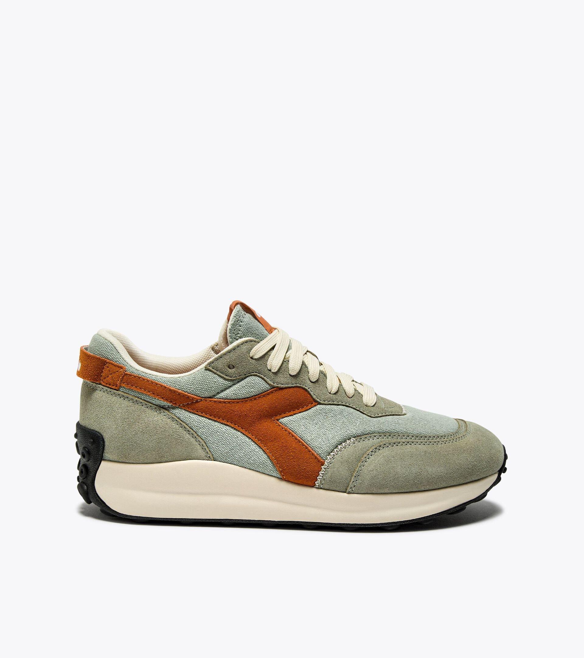 RACE SUEDE SW Product Image