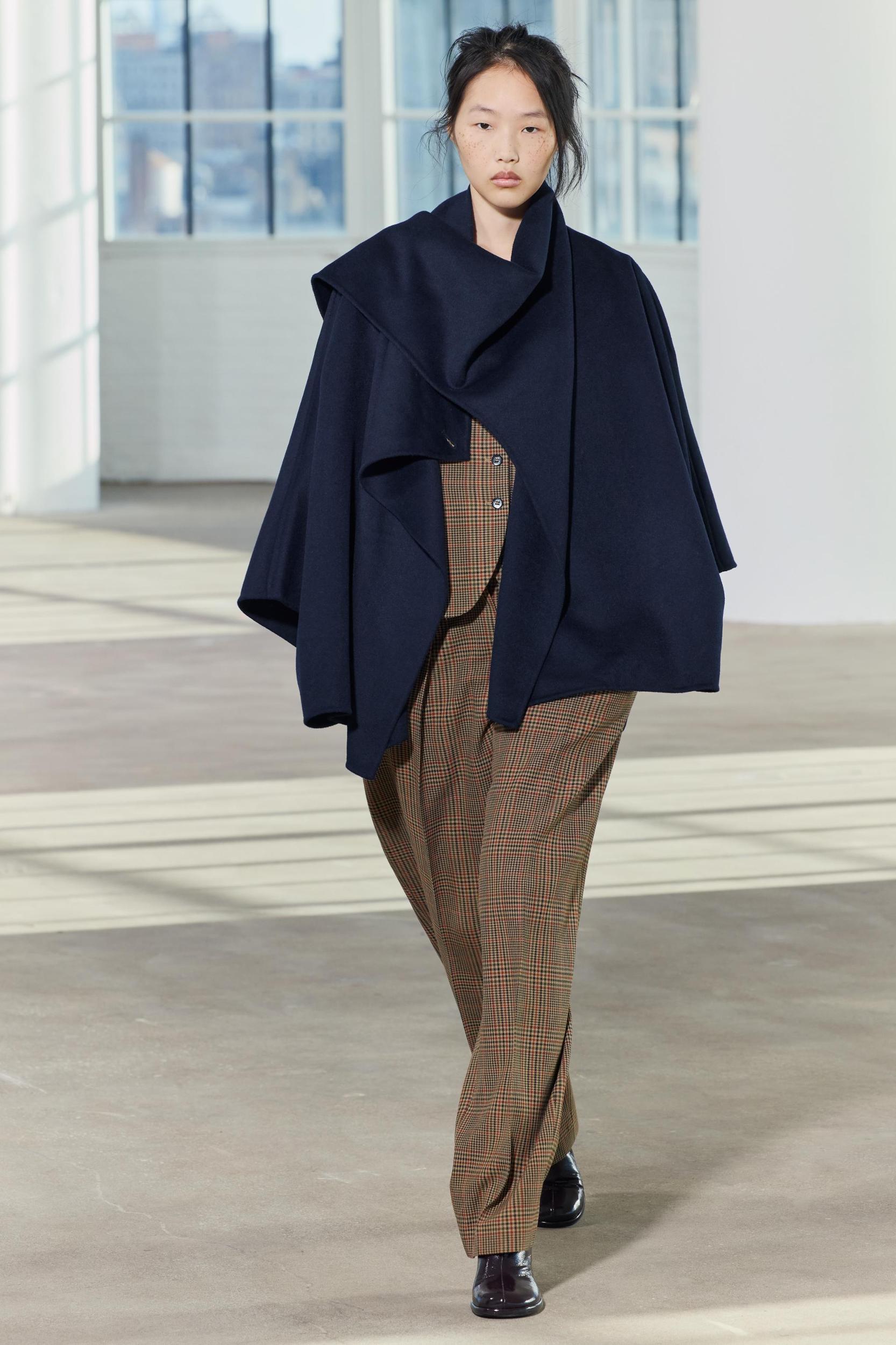 ZW COLLECTION WOOL CAPE WITH SCARF Product Image