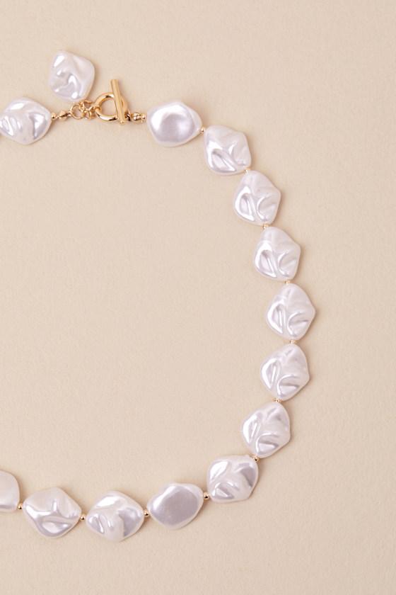 Novia White Pearl Choker Necklace Product Image