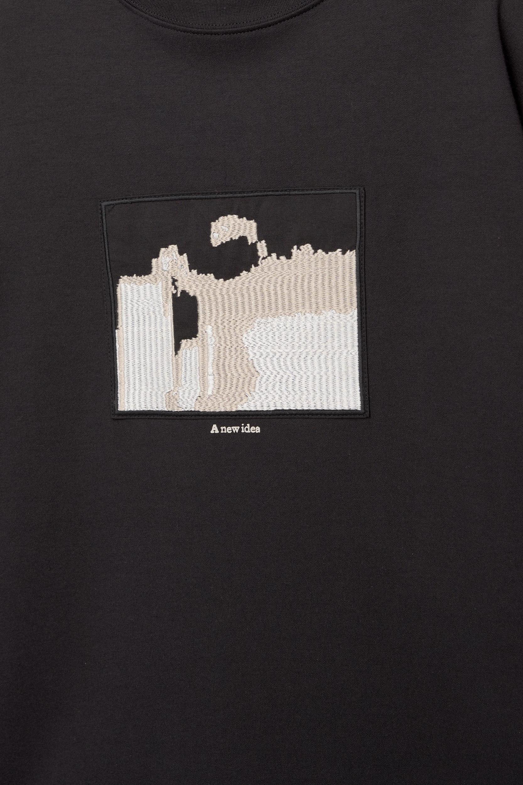Embroidered short sleeve sweatshirt Product Image