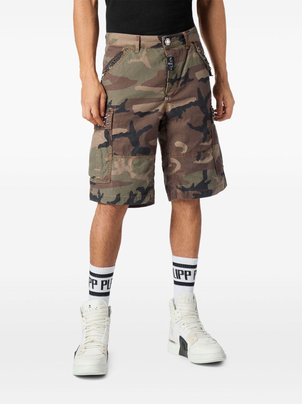 stud-embellished cargo shorts Product Image