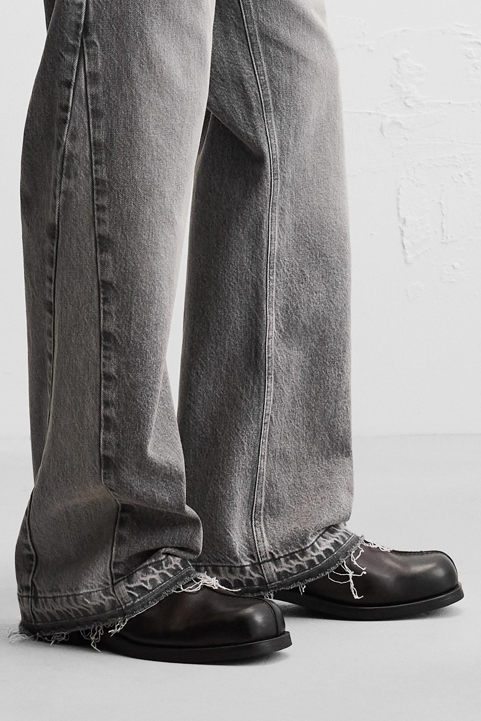 FLARE FIT JEANS Product Image