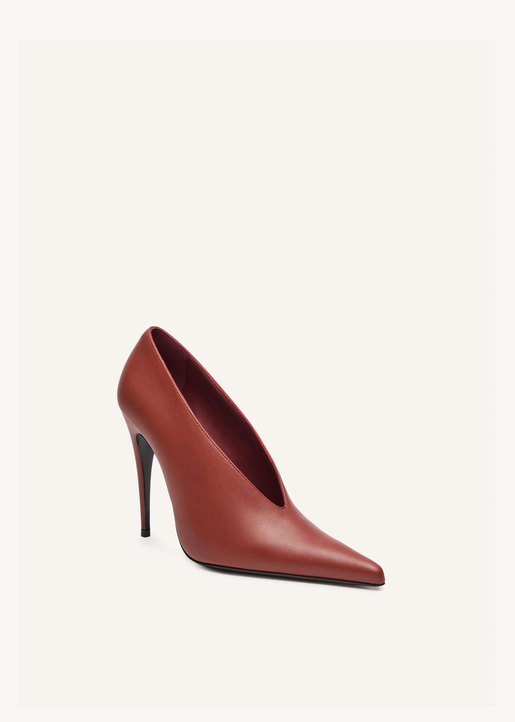 Pointed pumps in camel leather Product Image