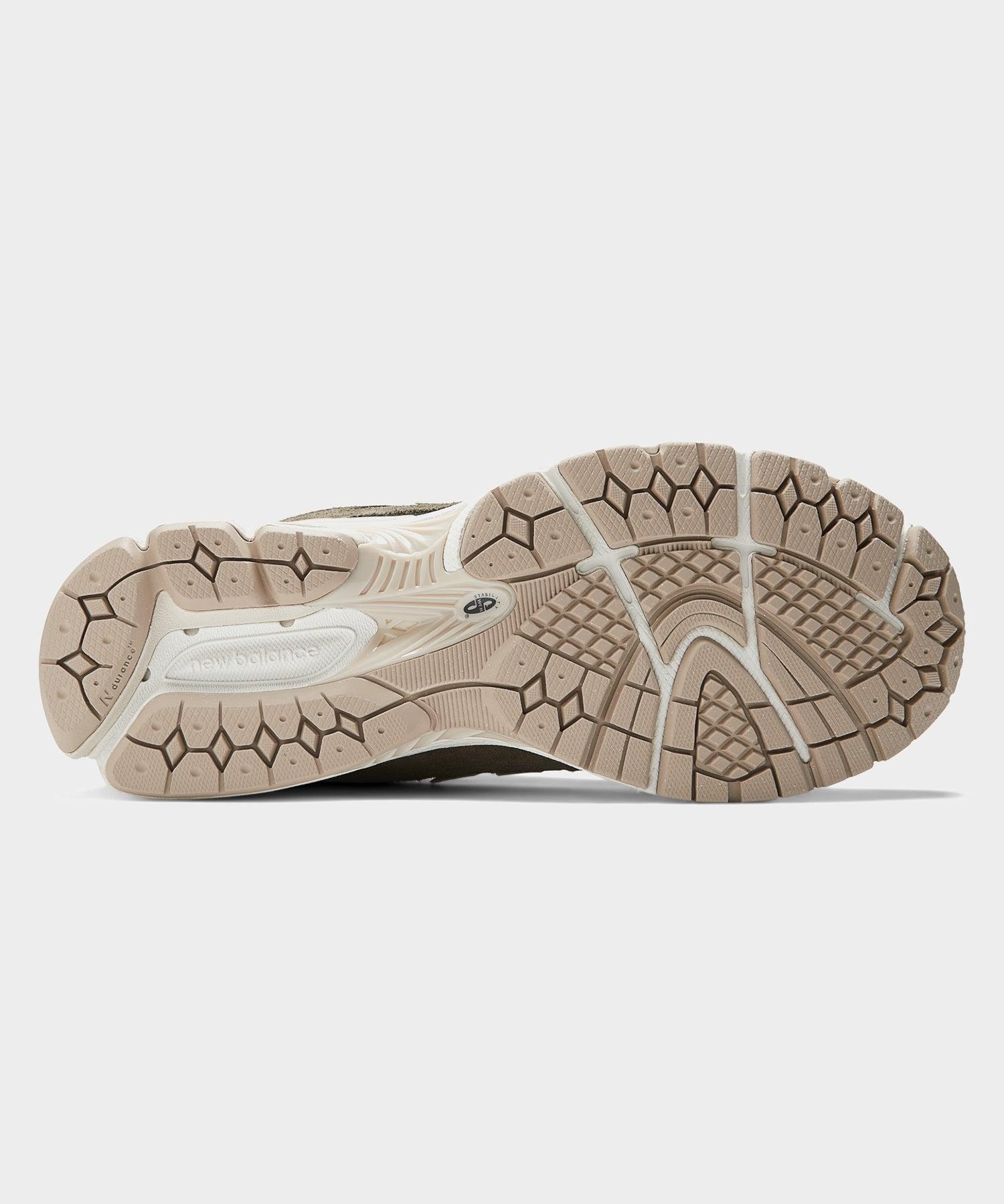 New Balance 1906R in Dark Moss Product Image