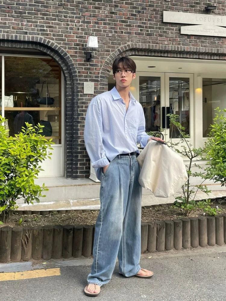 RT No. 19040 PLEATED DENIM STRAIGHT JEANS Product Image