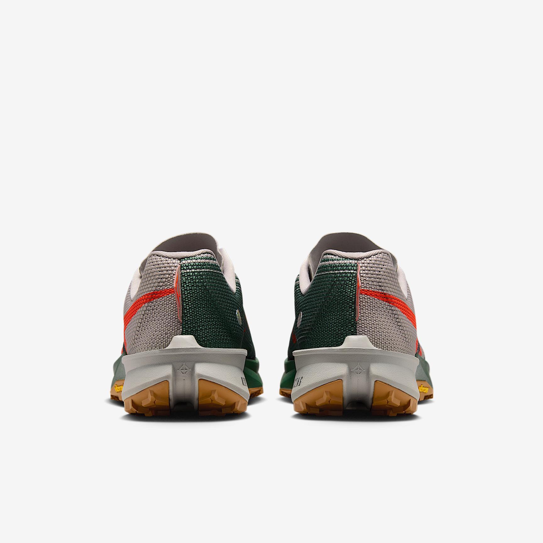 Nike Men's Kiger 10 Trail Running Shoes Product Image