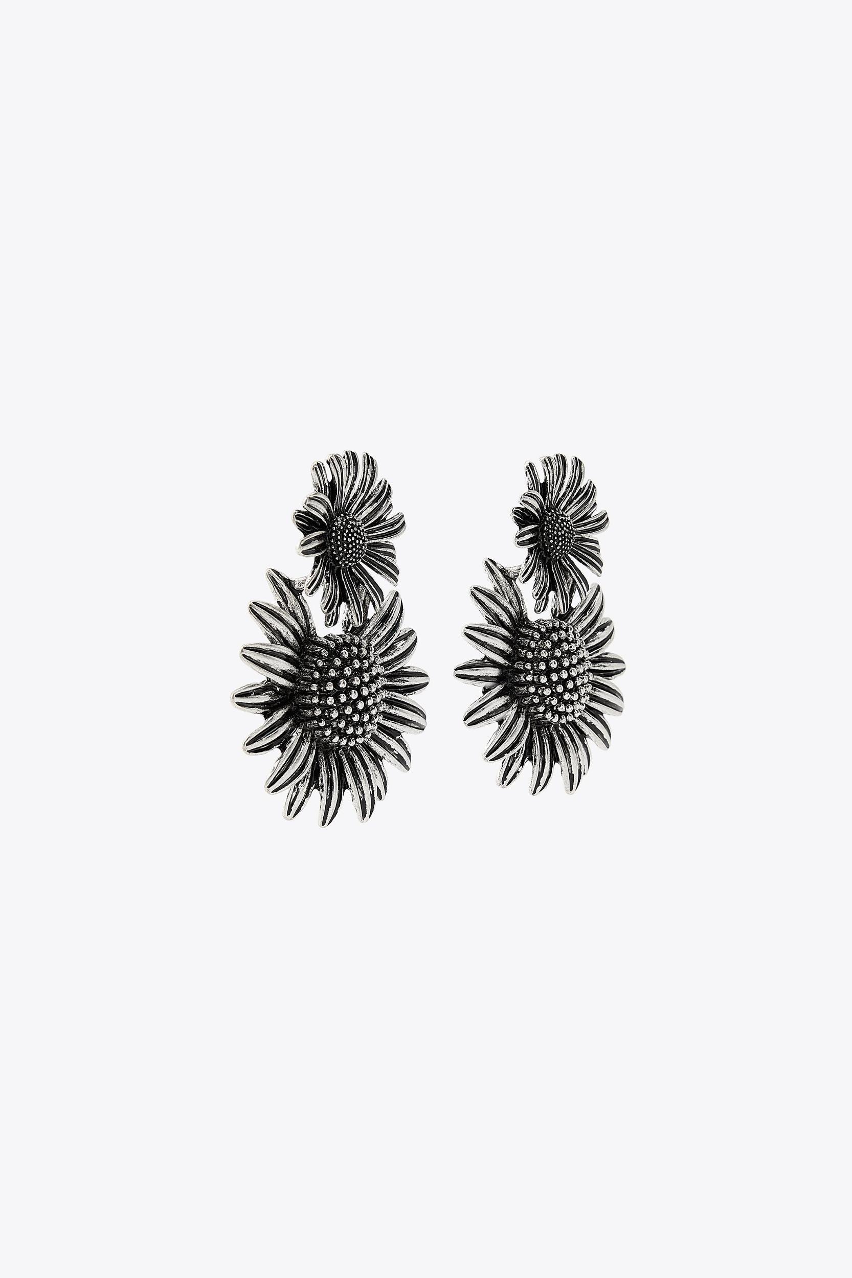 FLOWER CHAIN CHOKER NECKLACE Product Image