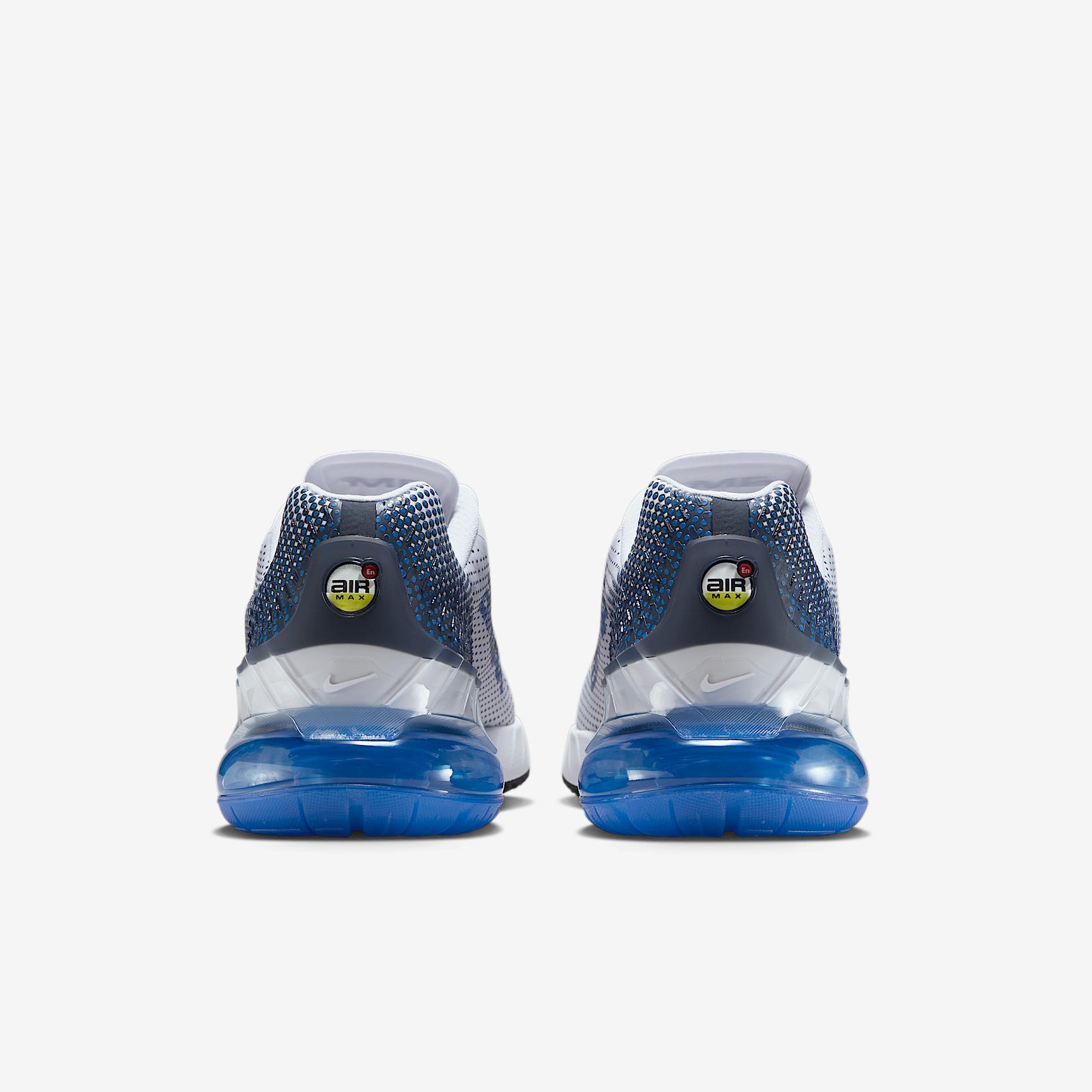 Nike Men's Air Max Phoenix Shoes Product Image