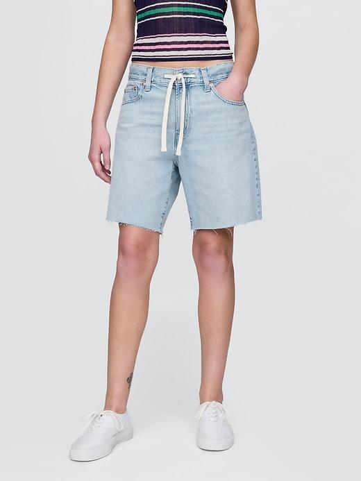 8" Mid Rise '90s Loose Denim Bermuda Shorts Product Image
