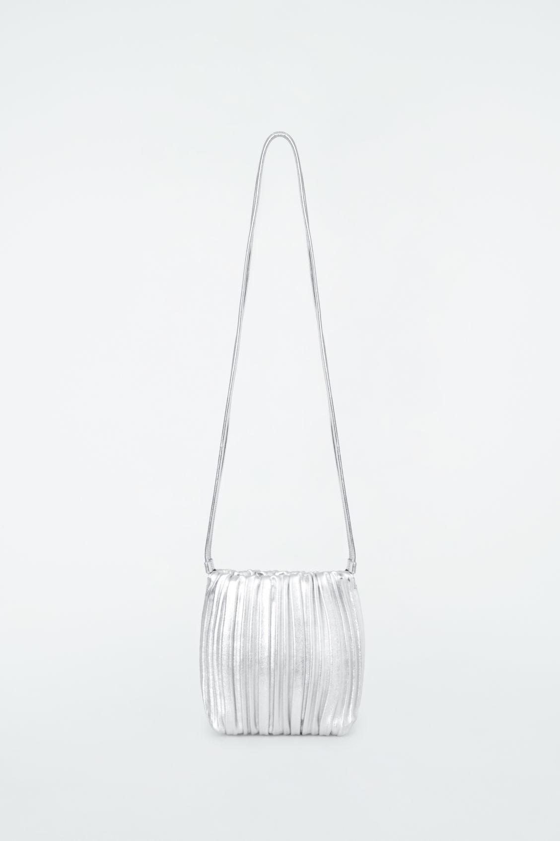 SCALLOP CROSSBODY BAG - LEATHER Product Image