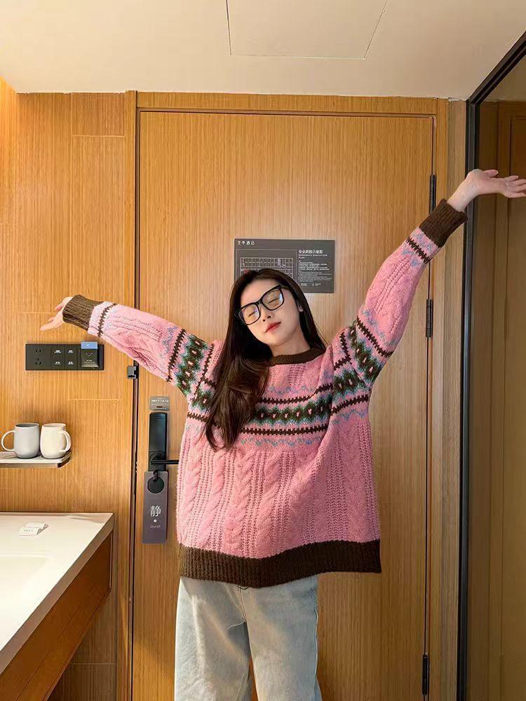 Round Neck Patterned Cable-Knit Sweater Product Image