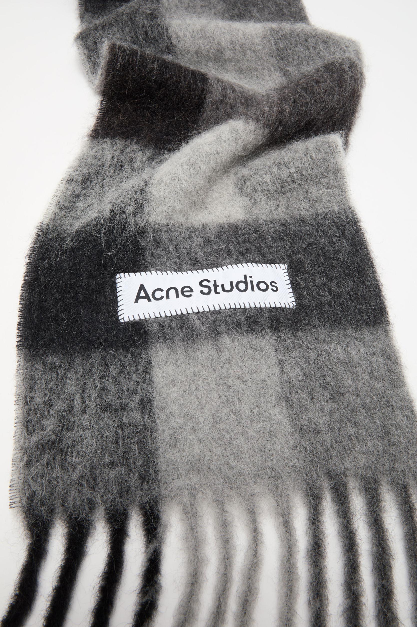 Mohair checked scarf Product Image