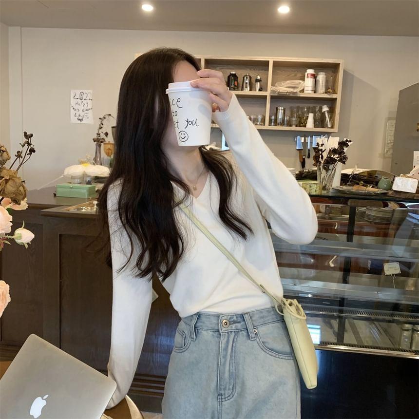 Long Sleeve V-Neck Plain Knit Top Product Image