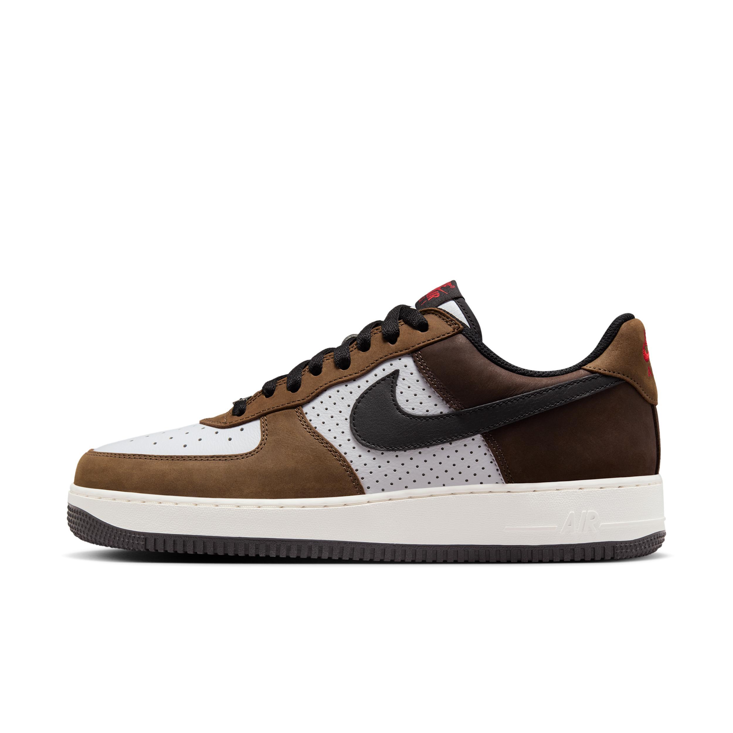 Nike Men's Air Force 1 Low Retro Shoes Product Image