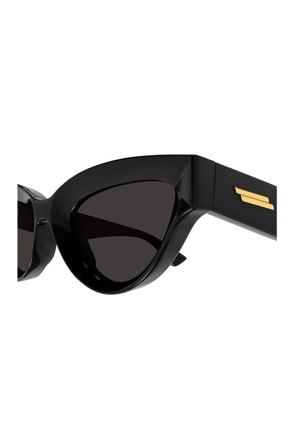 Edgy Cat Eye Sunglasses Bottega Veneta Product Image