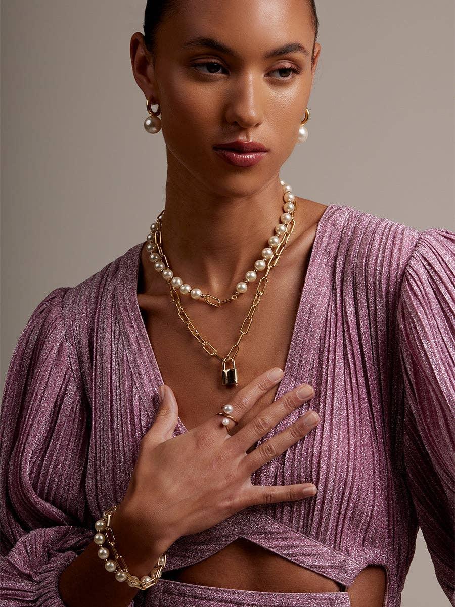 Pearl and Lock Necklace Product Image