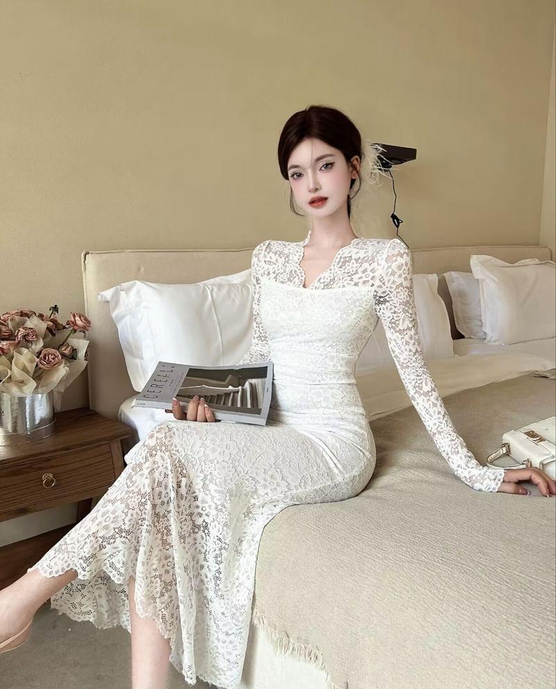 Long-Sleeve V-Neck Lace Maxi Mermaid Dress Product Image