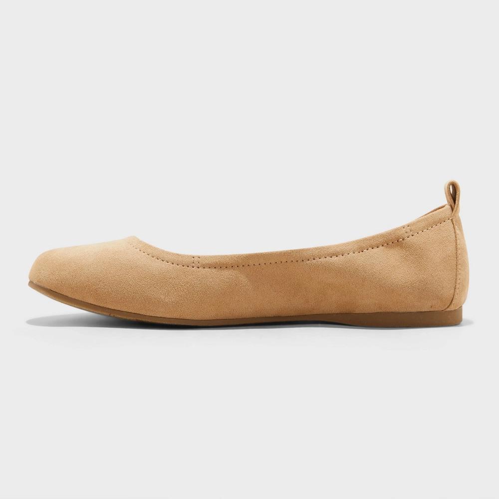 Womens Danielle Scrunch Ballet Flats with Memory Foam Insole - Universal Thread Beige 9.5: Pull-On, Closed Round Toe Product Image