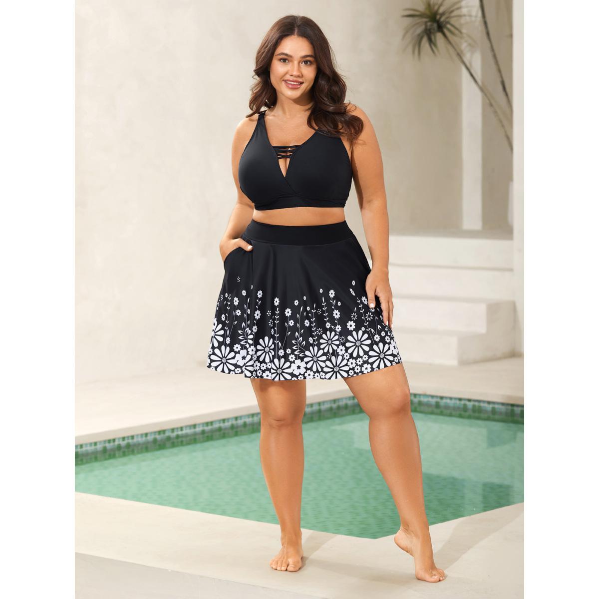 Plus Size Floral Hem Pockets Pleated Swim Bottoms Women's Swimwear Black Beach High stretch Bodycon High Rise Slanted pocket Curve Swim Bottoms BloomChic 22-24/3X Product Image