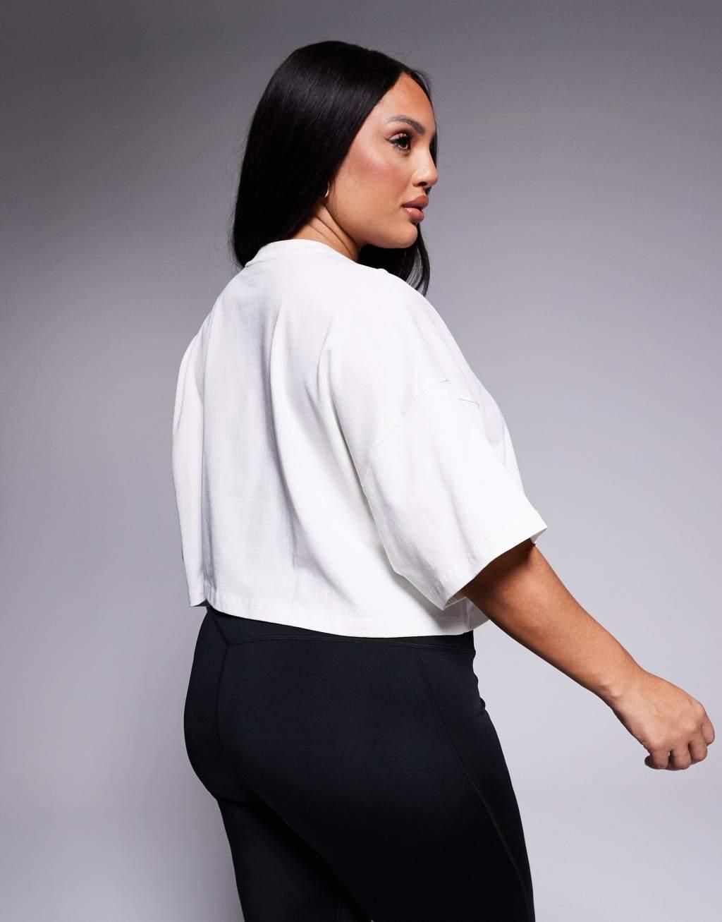4505 Curve Icon heavyweight cotton cropped t-shirt with quick dry finish in off white  Product Image