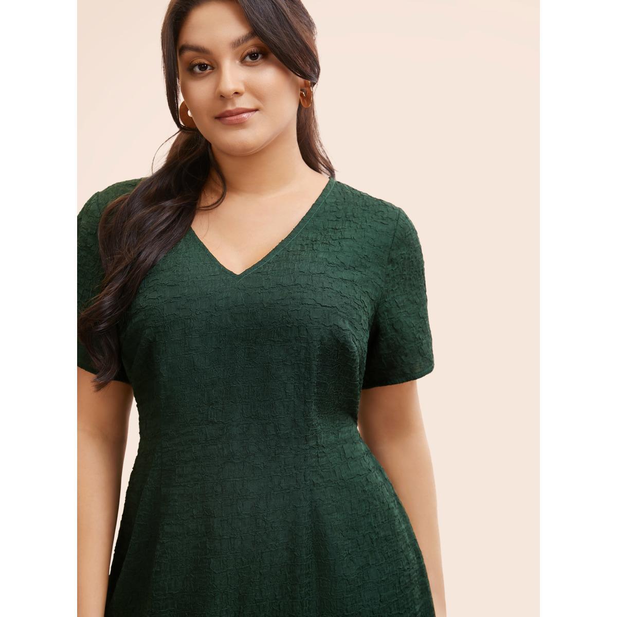 Plus Size Texture Gathered Split Hem Dress DarkGreen Women Elegant Texture V-neck Short sleeve Curvy BloomChic 14-16/1X Product Image