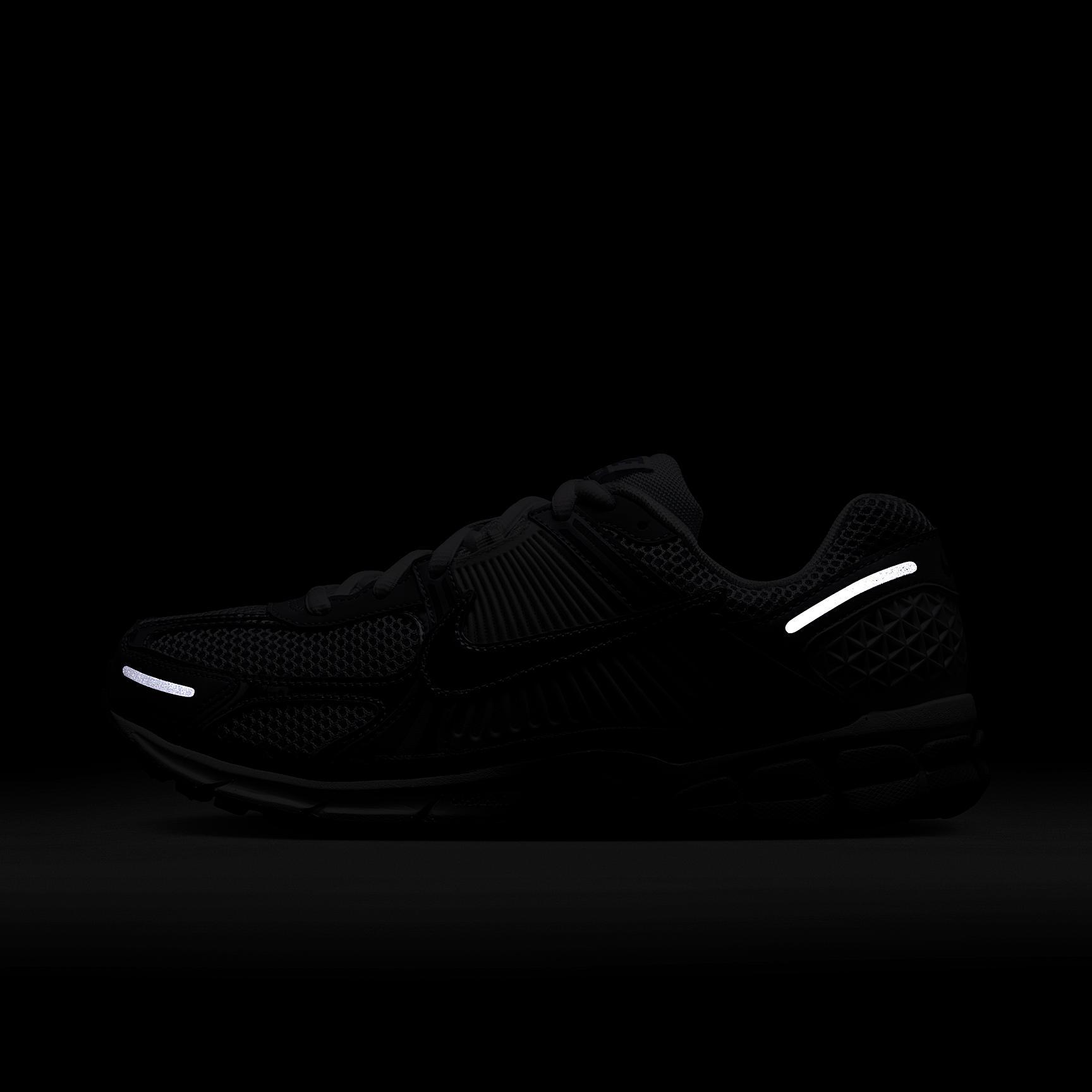 Nike Men's Zoom Vomero 5 Shoes Product Image