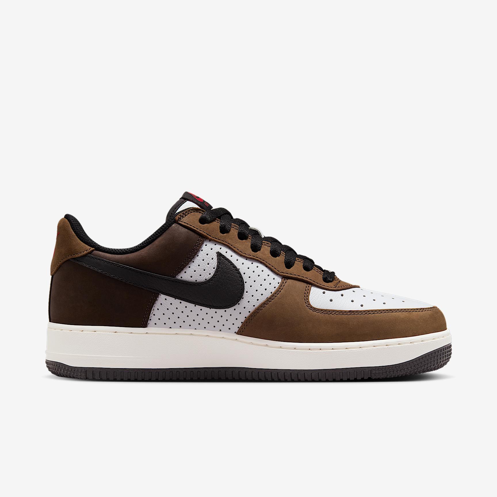 Nike Men's Air Force 1 Low Retro Shoes Product Image