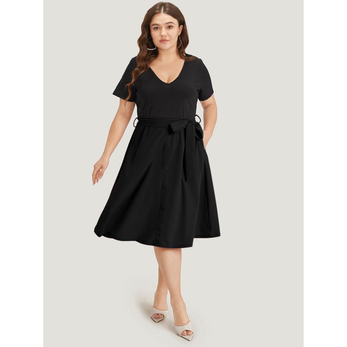 Plus Size Supersoft Essentials Two Tone Pocket Patchwork Belted Dress Black Women Office Plain V-neck Short sleeve Curvy Midi Dress BloomChic 30/6X Product Image