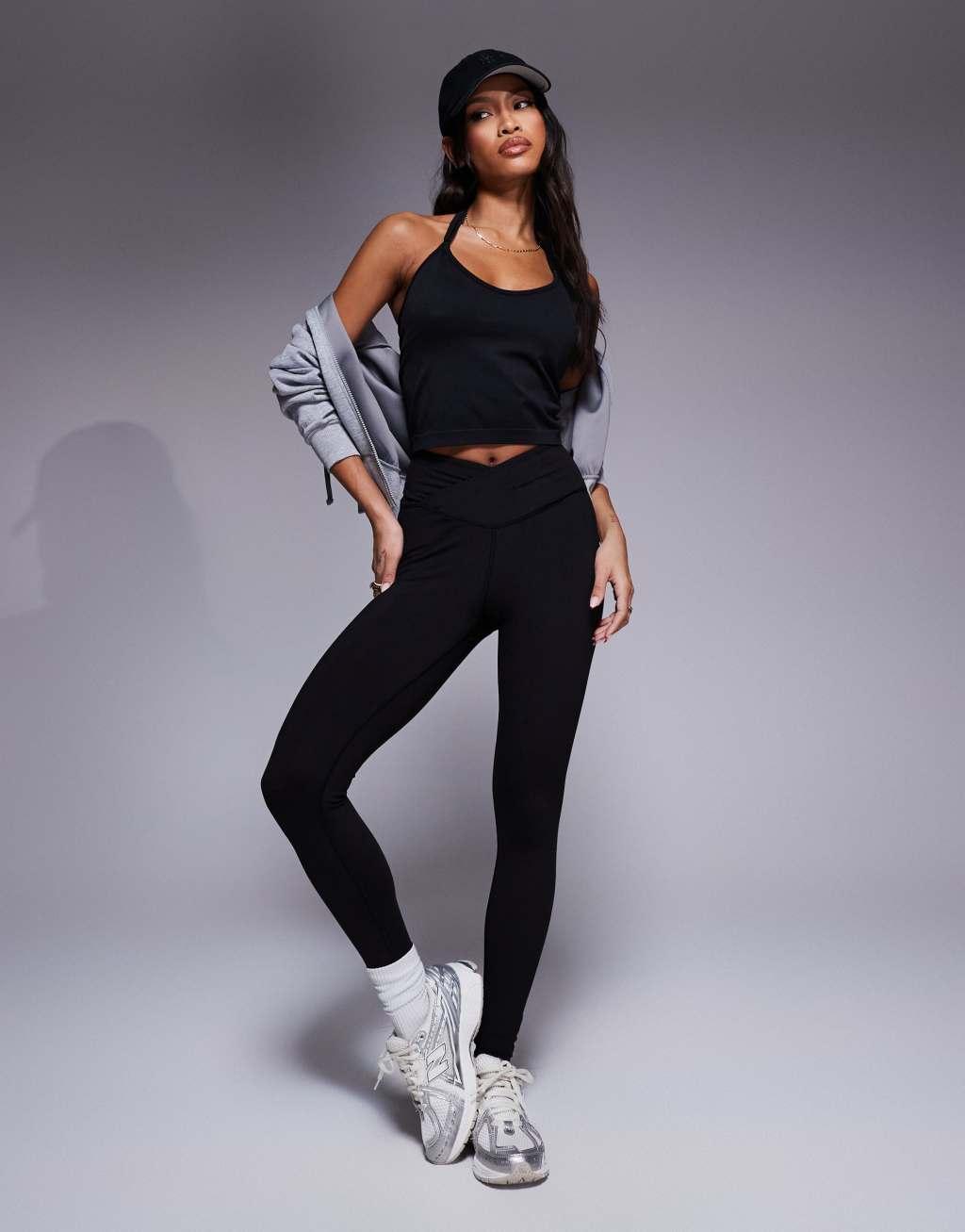 4505 seamless halter neck tank top with inner support in black  Product Image