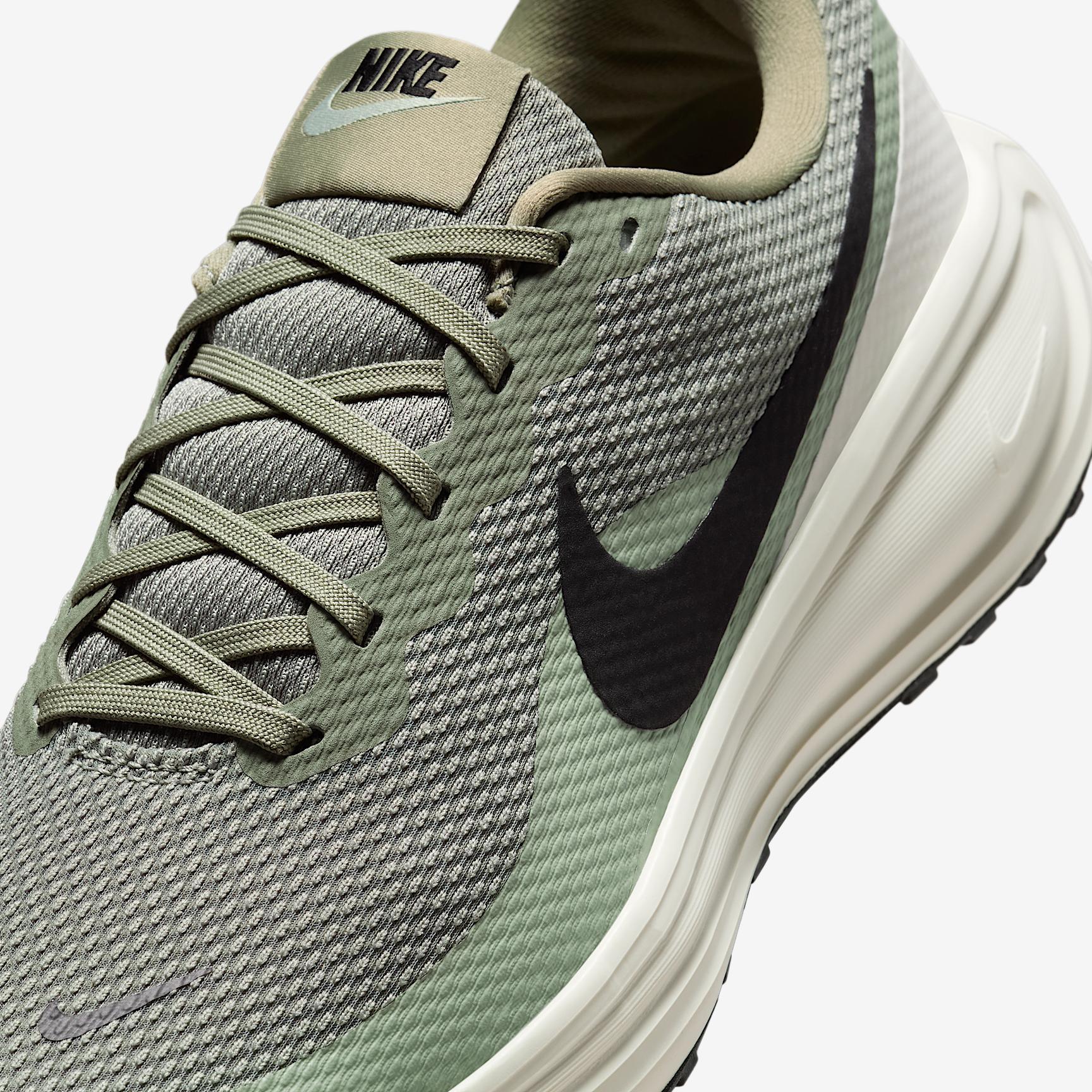 Nike Men's Revolution 8 Road Running Shoes Product Image