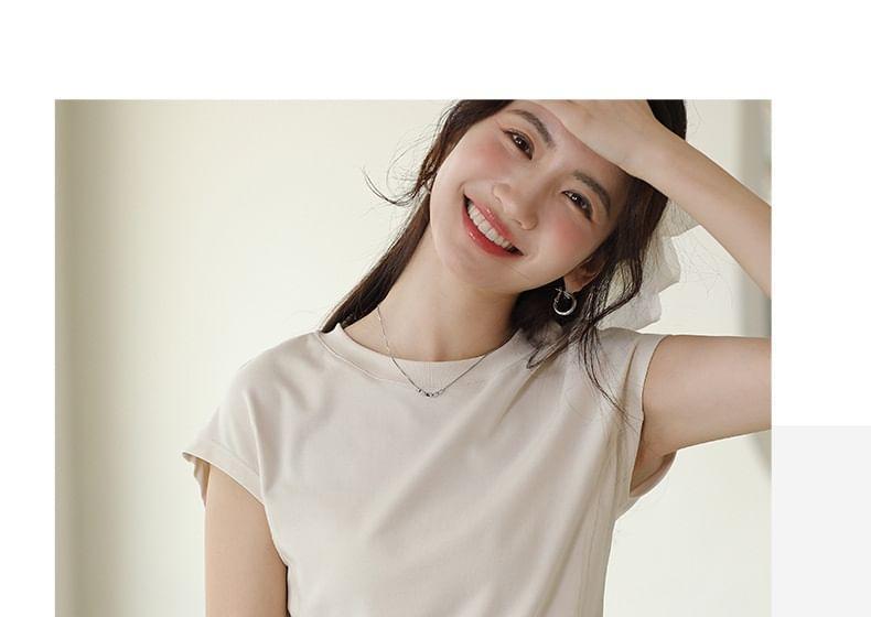 Short-Sleeve Round Neck Plain T-Shirt Product Image