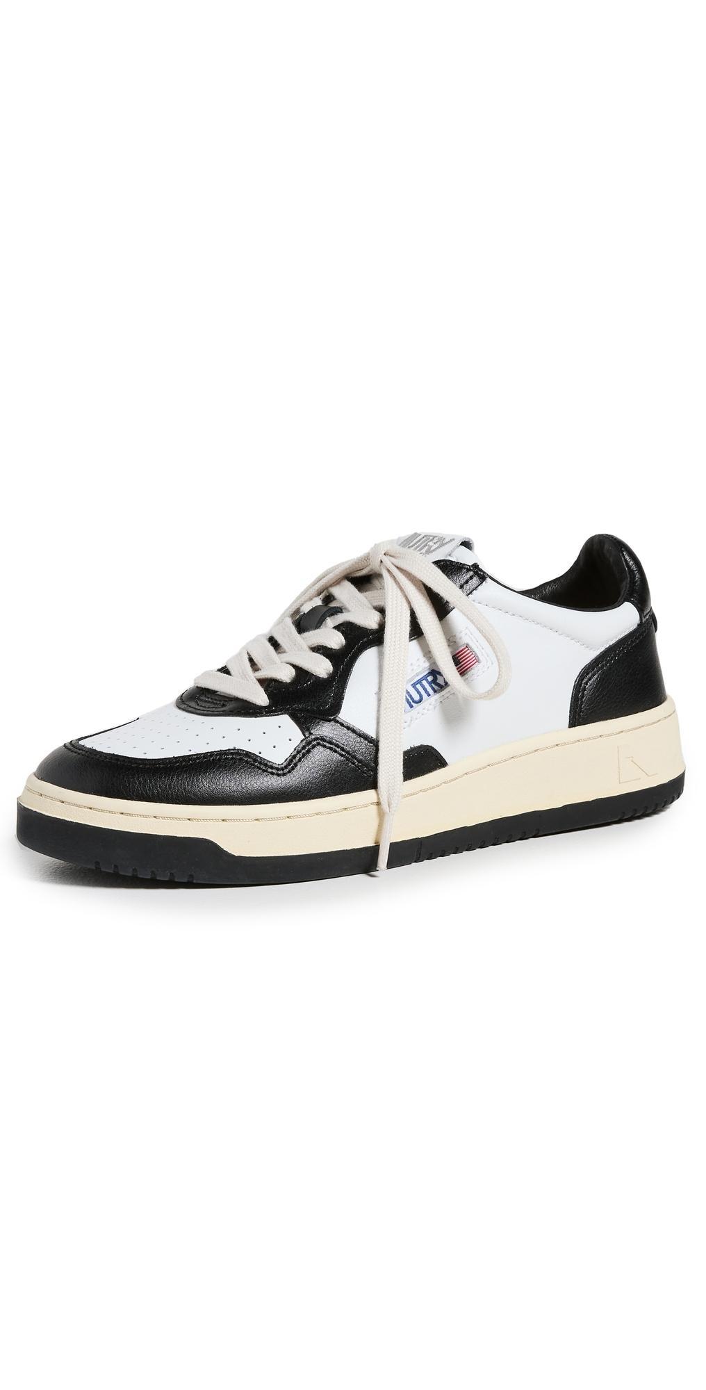 Autry Womens Medalist Low Top Sneakers Product Image