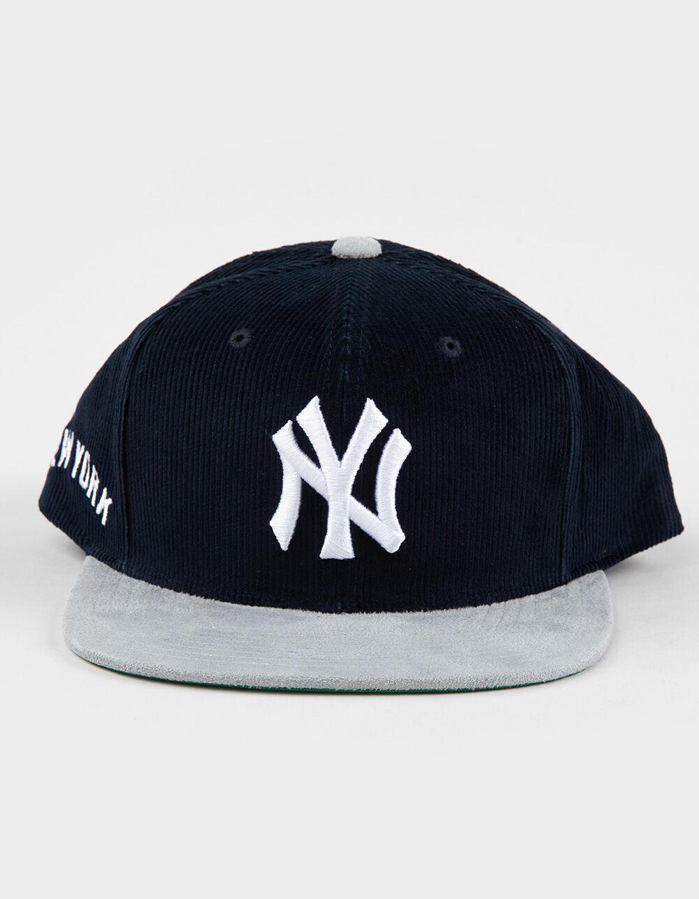MITCHELL & NESS New York Yankees Corduroy Snapback Hat - BLUE COMBO Product Image