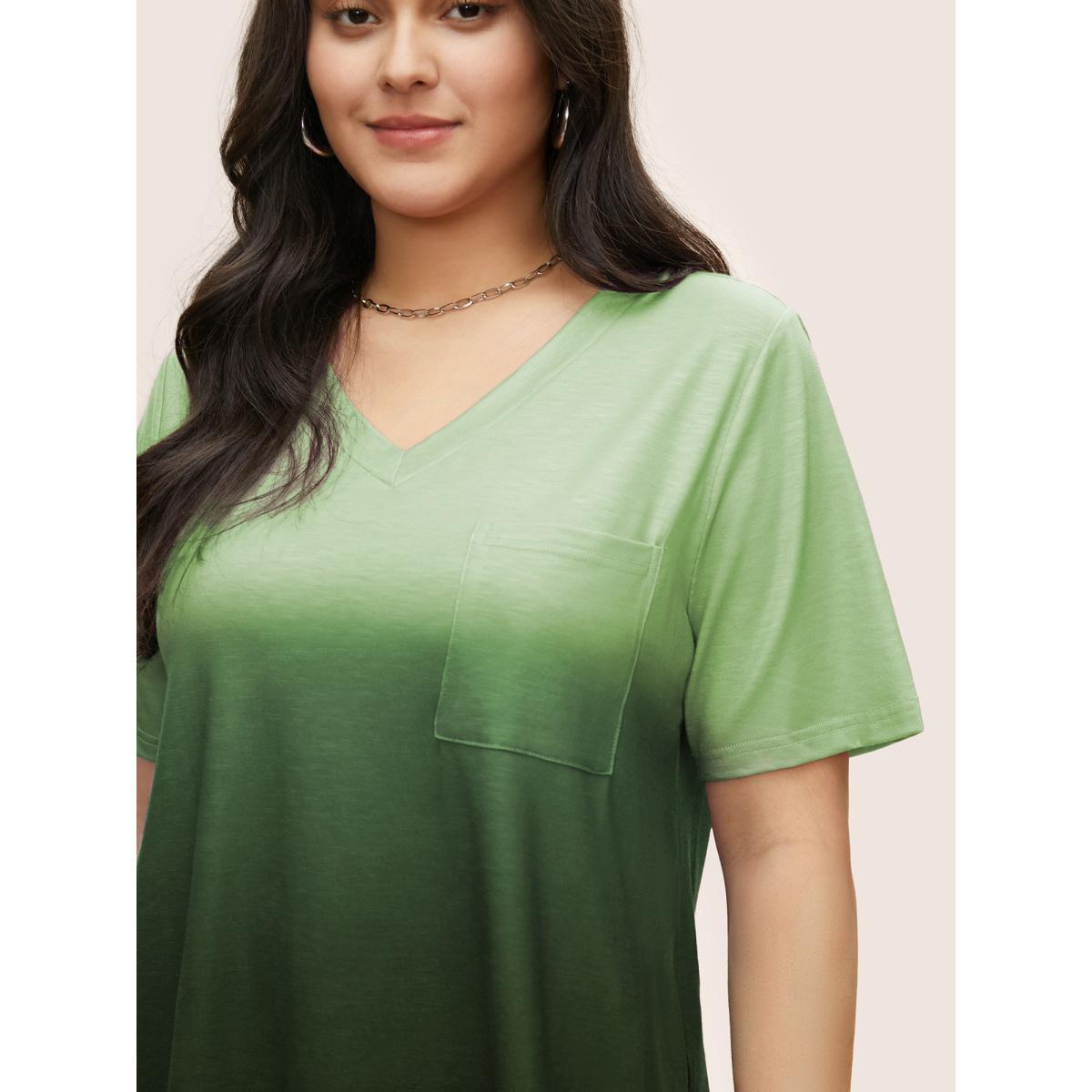 Plus Size Ombre Contrast Patched Pocket T-shirt Truegreen Women Casual Non Ombre V-neck Everyday T-shirts BloomChic 12/L Product Image