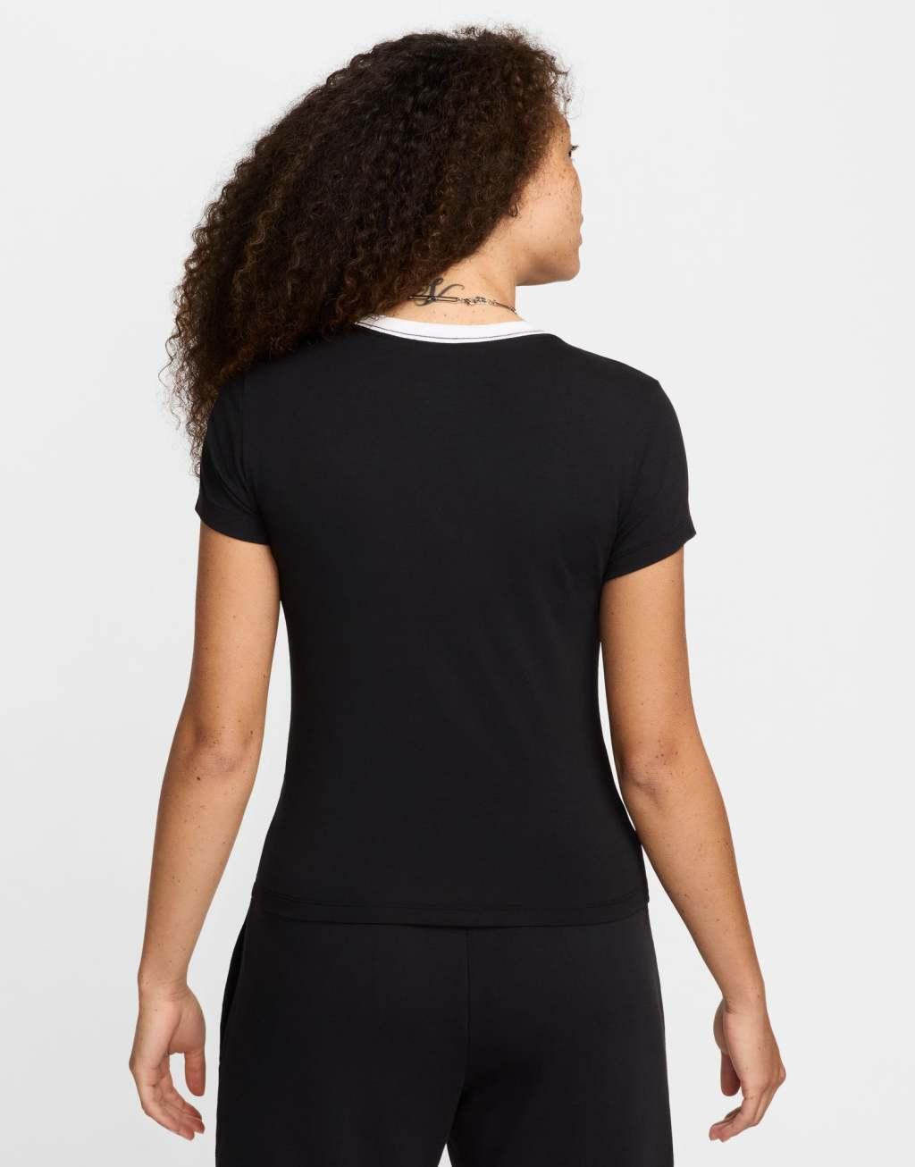 Nike logo cropped T-shirt in black Product Image