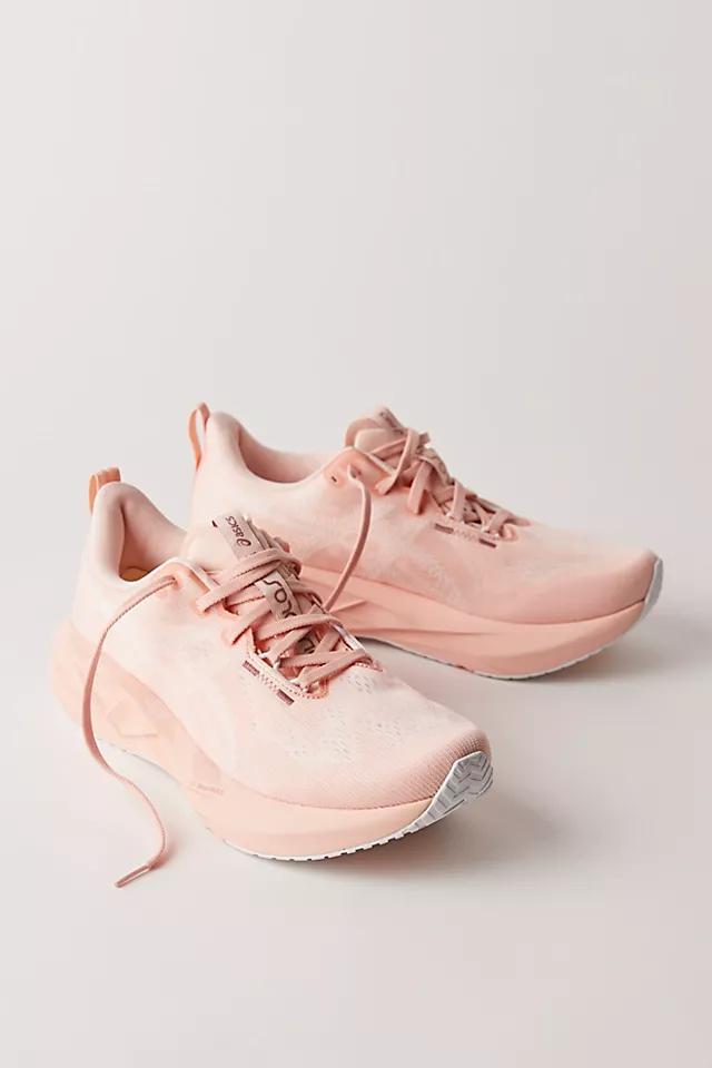 ASICS Novablast 5 Sneakers Product Image