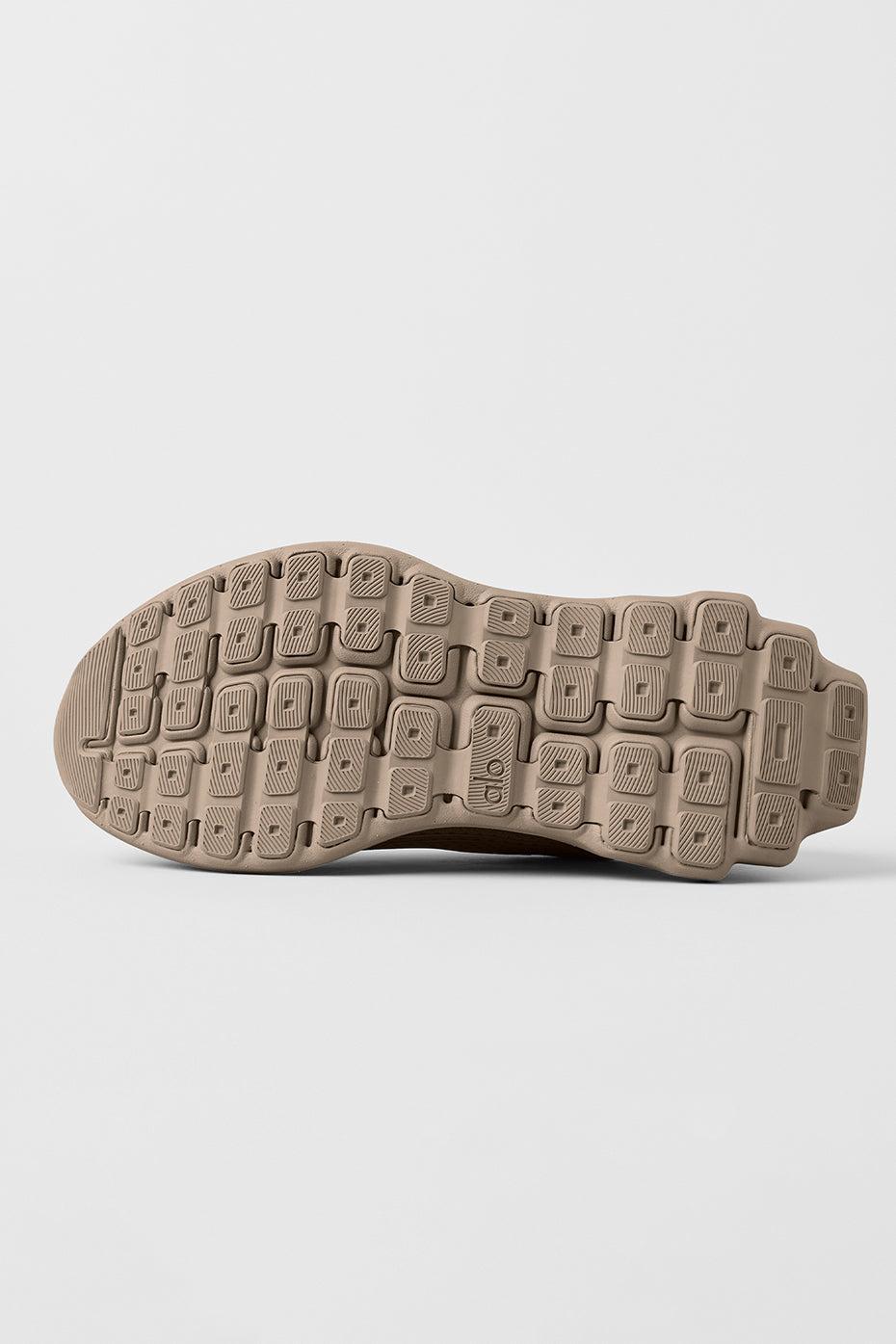 Alo Runner - Gravel Product Image